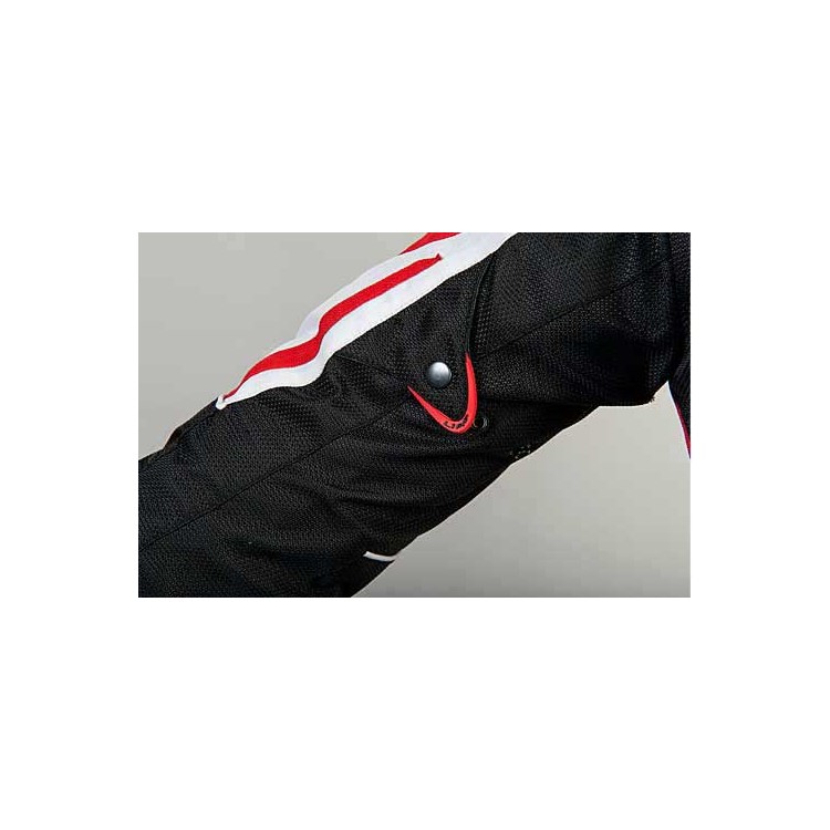 Nikita - stahování rukávu